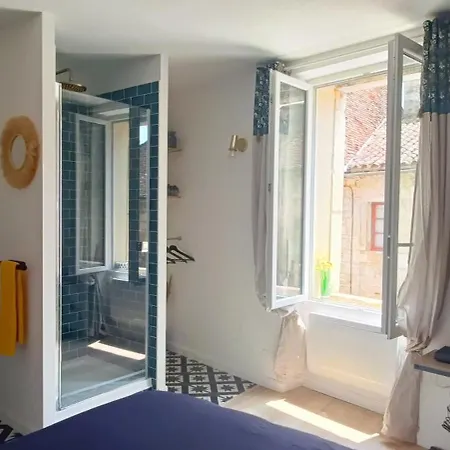 Escapade De Charme Au 18'55 - Bourg De 펜션